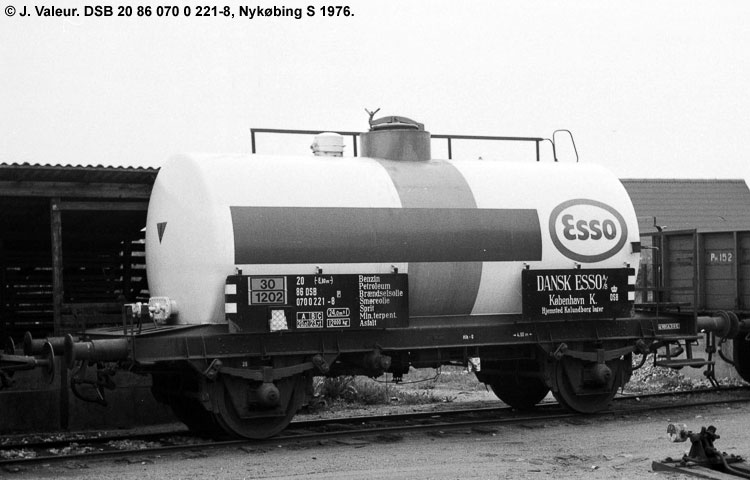 Dansk Esso A/S - DSB 20 86 070 0 221-8