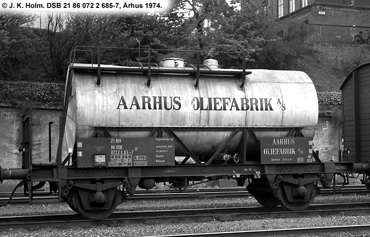 Århus Oliefabrik A/S - DSB 21 86 072 2 685-7