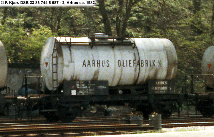 Århus Oliefabrik A/S - DSB 23 86 744 5 687-2