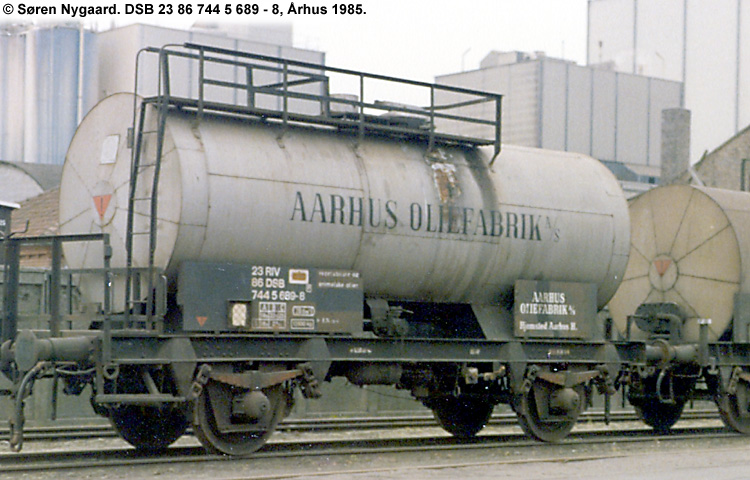 Århus Oliefabrik A/S - DSB 23 86 744 5 689-8