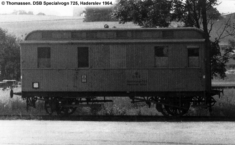 DSB Specialvogn 725<br>Værkstedsvogn for Svellestoppemaskine DSB Specialvogn 725<br>Værkstedsvogn for Svellestoppemaskine