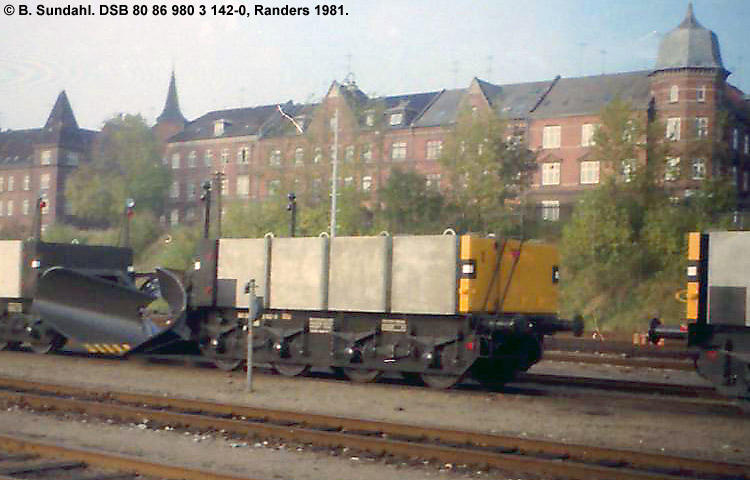 DSB Tjenestevogn 80 86 980 3 142-0 DSB Tjenestevogn 80 86 980 3 142-0