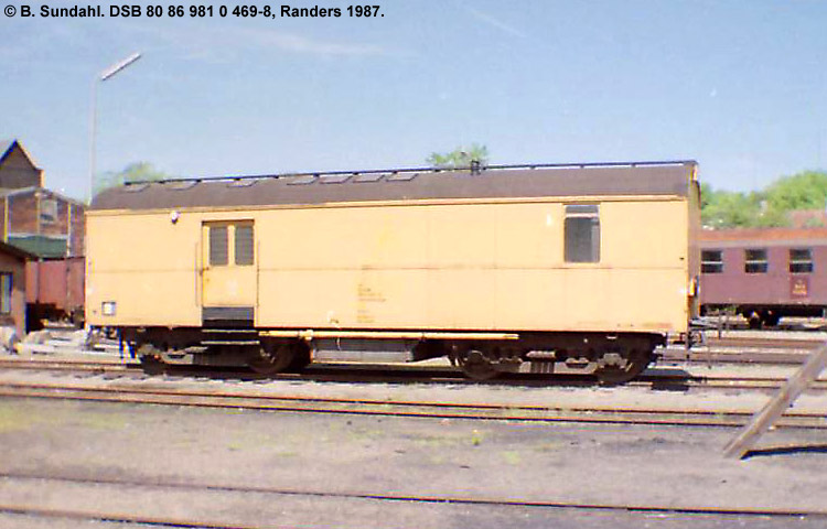 DSB Tjenestevogn 80 86 981 0 469-8 DSB Tjenestevogn 80 86 981 0 469-8