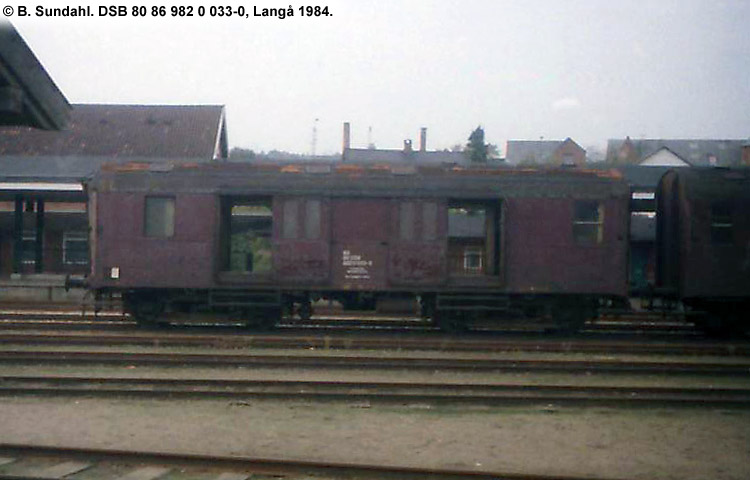 DSB Tjenestevogn 80 86 982 0 033-0 DSB Tjenestevogn 80 86 982 0 033-0