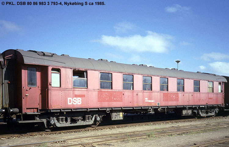 DSB Tjenestevogn 80 86 983 3 793-4 DSB Tjenestevogn 80 86 983 3 793-4