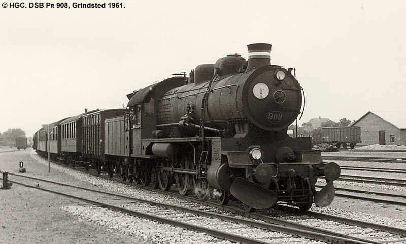 DSB PR 908 under indkørsel fra nord den 12. juni 1961 med en temmelig blandet oprangering